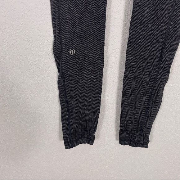 Lululemon Grey and Black Herringbone Leggings with Pockets - Picture 8 of 9